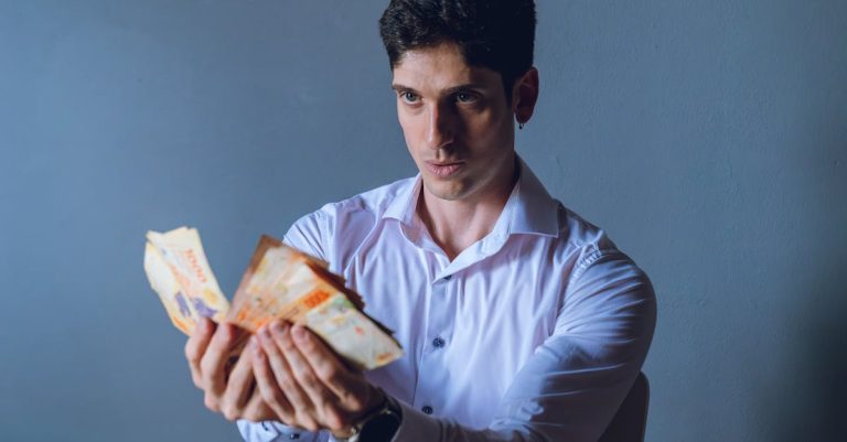 découvrez les tendances et estimations des salaires des influenceurs en 2026, avec une analyse des revenus selon les plateformes et secteurs d'activité.