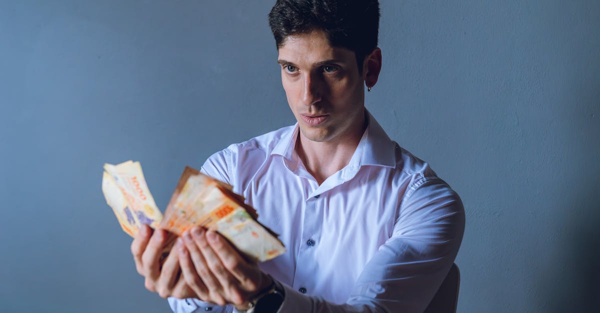 découvrez les tendances et estimations des salaires des influenceurs en 2026, avec une analyse des revenus selon les plateformes et secteurs d'activité.