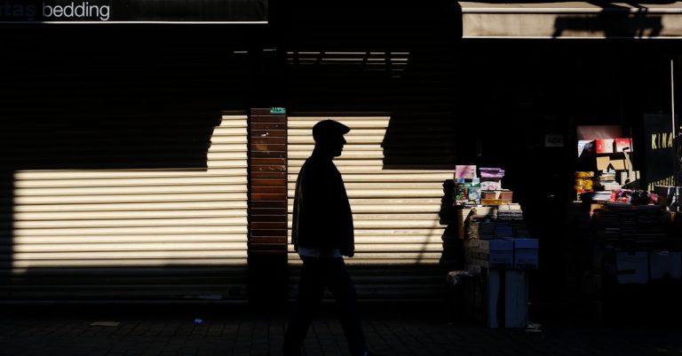 découvrez le mystery shopping, une méthode efficace pour évaluer la qualité du service client et améliorer l'expérience utilisateur au sein de votre entreprise.