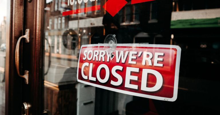 découvrez tout ce qu'il faut savoir sur le closing : techniques, stratégies et conseils pour réussir la conclusion de vos ventes avec succès.