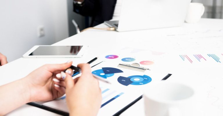 découvrez nos services de consultant en marketing pour développer votre stratégie, augmenter votre visibilité et maximiser vos performances commerciales.