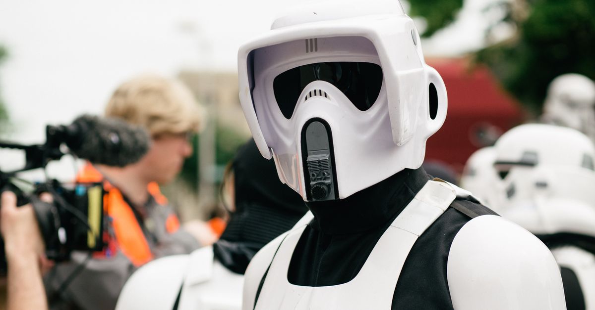 Accueil 9 découvrez les personnages emblématiques de star wars, leurs histoires, pouvoirs et rôles dans cette saga légendaire de science-fiction.