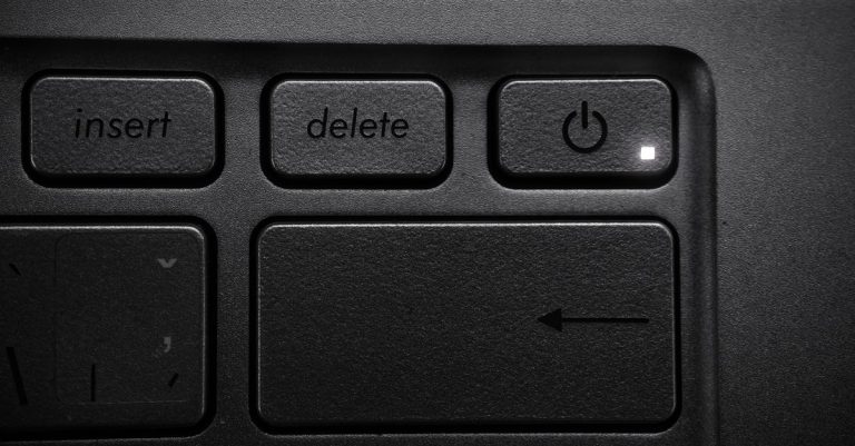 supprimez votre compte facebook définitivement en suivant notre guide simple et sécurisé pour effacer toutes vos données et retrouver votre confidentialité.